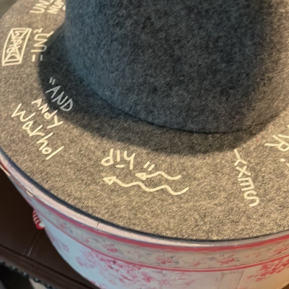Gray wool blend fedora like new fits one size. Fashion statement pre owned - Picture 3 of 12
